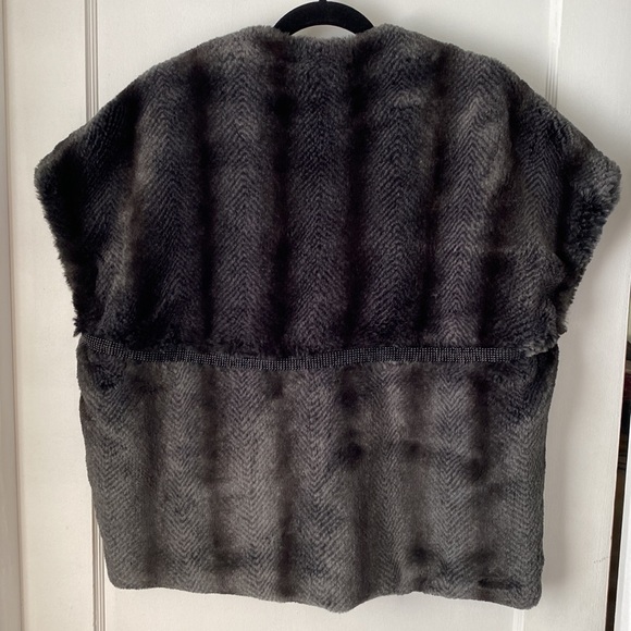 ELLEN TRACY faux fur shrug - Picture 3 of 3